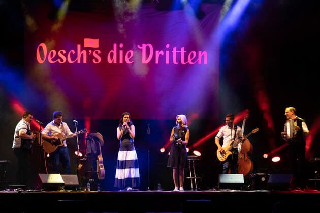 Oesch s die Dritten live beim Summer in the City Event auf dem Vorplatz der PostFinance-Arena. Bern, 06.08.2021