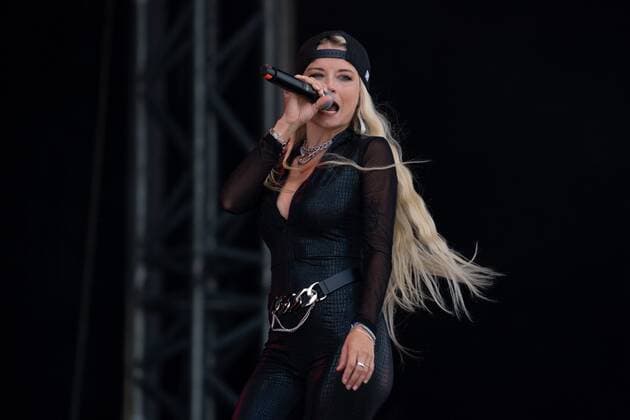 Rheinland Pfalz Ole auf dem TRIWO Flugplatz. 06.08.2021 - Partykönigin Mia Julia auf dem Rheinland Pfalz OlÃ - Strandkorb Open Air Konzert in Zweibrücken. Zweibrücken TRIWO Flugplatz Rheinland-Pfalz