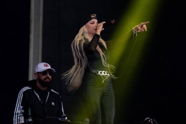Rheinland Pfalz Ole auf dem TRIWO Flugplatz. 06.08.2021 - Partykönigin Mia Julia auf dem Rheinland Pfalz OlÃ - Strandkorb Open Air Konzert in Zweibrücken. Zweibrücken TRIWO Flugplatz Rheinland-Pfalz