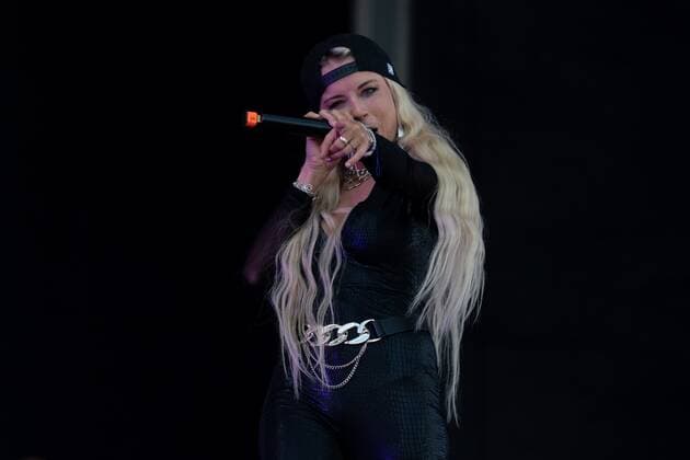 Rheinland Pfalz Ole auf dem TRIWO Flugplatz. 06.08.2021 - Partykönigin Mia Julia auf dem Rheinland Pfalz OlÃ - Strandkorb Open Air Konzert in Zweibrücken. Zweibrücken TRIWO Flugplatz Rheinland-Pfalz
