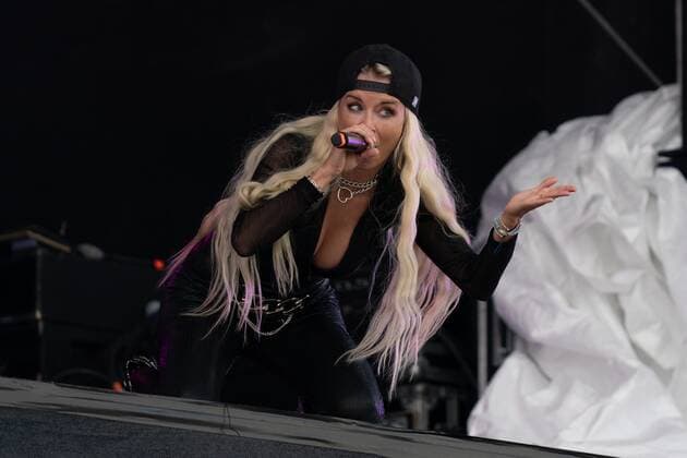 Rheinland Pfalz Ole auf dem TRIWO Flugplatz. 06.08.2021 - Partykönigin Mia Julia auf dem Rheinland Pfalz OlÃ - Strandkorb Open Air Konzert in Zweibrücken. Zweibrücken TRIWO Flugplatz Rheinland-Pfalz