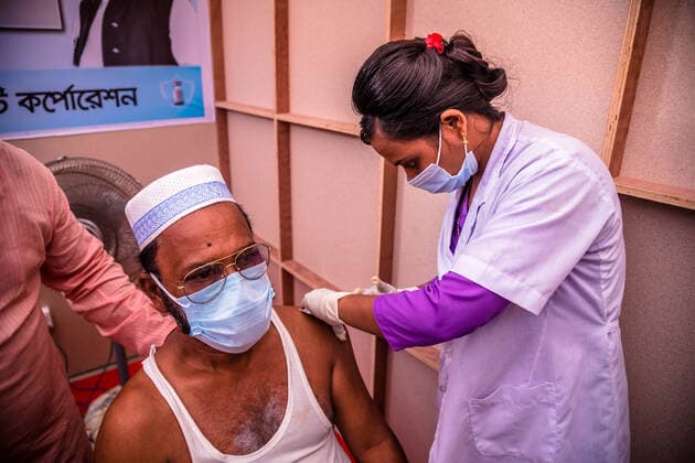 Mass Vaccination Campaign in Bangladesh BARISHAL, BANGLADESH - AUGUST 7: A person receives a dose of Moderna Covid-19 vaccine ,during a mass vaccination campaign to reduce risk of infection by the new variant Delta of Covid on August 7, 2021. in Barishal, Bangladesh. Copyright: xMustasinurxRahmanxAlvix EYEPIXGROUP_MRV_07082021_11607