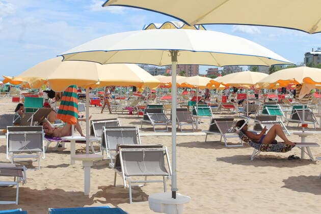 August 6, 2021, Rimini, Italy: Green pass doesn t stop Ferragosto, the Italians mid-August vacation on the beaches. In Rimini and Rivieira Romanhola region, the coast is starting to get crowded even with the green certificate being mandatory. And there are many tourists arriving in the city. Since the 6th of August, the Green Pass is mandatory in Italy. Green Pass is mandatory only to enter some closed places, such as restaurants and bars, if you intend to sit and eat at the table, but also in discos, museums, exhibitions, gyms, swimming pools, amusement parks, parties and health centers. The Government extended the mandatory green pass also for access to long-distance trains and planes.  Copyright: xJosixDonellix