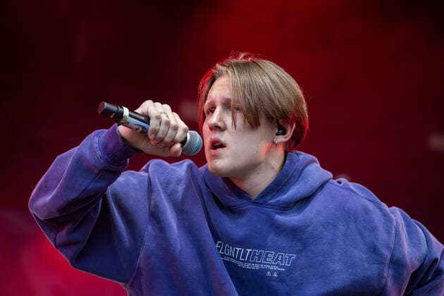 Die Rapcrew 01099 aus Dresden u.a. mit den bekannten Liedern: Durstlöscher oder Dachfenster) - BonnLive Kulturgarten Benefizkonzert für Betroffene der Flutkatastrophe in Rheinland-Pfalz und NRW vom 14.07.2021 am Römerbad in Bonn, 06.08.2021 - BonnLive ist eine Kooperation zwischen der fünfdrei Eventagentur und Rheinevents Bonn Am Römerbad NRW Deutschland