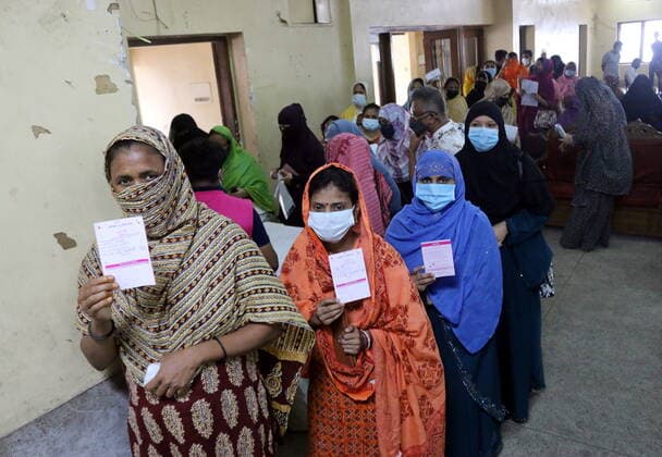 August 07, 2021, Dhaka, Bangladesh: As the Delta variant of Covid-19 keeps wreaking havoc, Bangladesh today started a mass vaccination drive across the country -- aimed at inoculating 32 lakh people in six days. Dhaka Bangladesh - ZUMAn_Na 20210807_mda_r336_168 Copyright: xHabiburxRahmanx