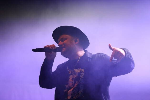 Anton Schneider alias Fatoni beim Bergfunk Open Air auf dem Funkerberg in Königs Wusterhausen, 7. August 2021. Bergfunk Open Air