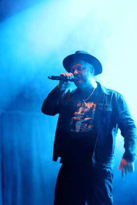 Anton Schneider alias Fatoni beim Bergfunk Open Air auf dem Funkerberg in Königs Wusterhausen, 7. August 2021. Bergfunk Open Air