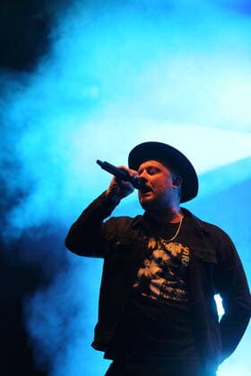 Anton Schneider alias Fatoni beim Bergfunk Open Air auf dem Funkerberg in Königs Wusterhausen, 7. August 2021. Bergfunk Open Air