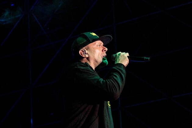 Max Pezzali durante titoloEvento, Concerto cantante italiano in Servigliano (FM), Italia, 07 agosto 2021 Concerto cantante italiano - Max Pezzali