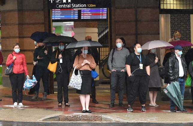 QLD CORONAVIRUS COVID19, People wearing protective face masks are seen in the CBD of Brisbane after the end of the lockdown, Monday, August 9, 2021. An eight-day lockdown has ended in Southeast Queensland after nine new COVID-19 cases were recorded in Queensland on Sunday. ( NO ARCHIVING, EDITORIAL USE ONLY, NO USE IN BOOKS WITHOUT CONSENT BRISBANE QLD AUSTRALIA  Copyright: xDARRENxENGLANDx 20210809001565673431