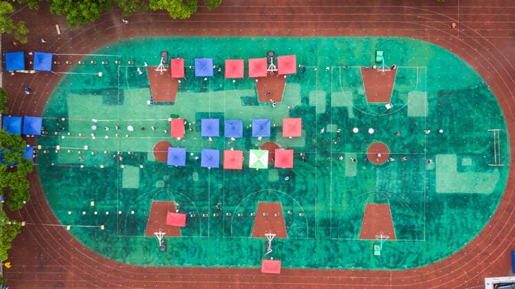 (210809) -- YANGZHOU, Aug. 9, 2021 -- Aerial photo taken on Aug. 9, 2021 shows a COVID-19 nucleic acid testing site in Guangling District of Yangzhou, east China s Jiangsu Province. The city of Yangzhou has launched its fifth round of COVID-19 mass testing on Monday. ) CHINA-JIANGSU-YANGZHOU-COVID-19-TESTS (CN) LixBo 