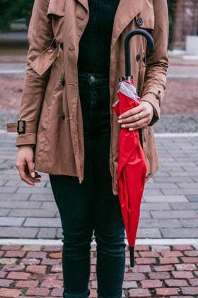 Anonymous female in casual clothes and with umbrella standing on paved sidewalk on city street, Model released JoseDeJesusSaldana_ColdRainyDay_26.jpg Copyright: xJosexDexJesusxSaldanax MR