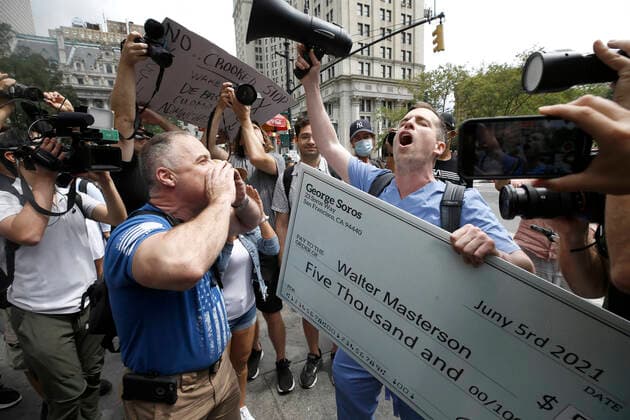 Demonstration Against Vaccine Mandates At City Hall In New York City Protesters gather in City Hall park to protest recent mandates requiring vaccines against the coronavirus on August 9,2021 in New York City, USA. Mayor Bill de Blasio announced that as of August 16th entry into indoor spaces will require a vaccination against Covid-19 with an enforced mandate on September 13th. New York State Governor Andrew Cuomo also announced that all state employees and health care workers as well as patients facing health care workers will have to be vaccinated or will have to comply with weekly testing. According to the CDC New York City is considered to be at a substantial level of transmission of the coronavirus infections. The Delta variant of Co  Copyright: xJohnxLamparskix