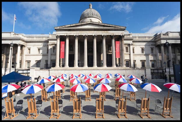 Bilder des Jahres 2021, Entertainment 08 August Entertainment Themen der Woche KW32 . 10 08 2021. London, United Kingdom. Inside Out Festival. Part of the Inside Out Festival, this large-scale installation in Trafalgar Square showcases over 20 full size reproductions of popular National Gallery masterpieces by Titian, Vermeer, Caravaggio, Gainsborough and Rembrandt.  xMartynxWheatleyx xi-Imagesx IIM-22486-0018