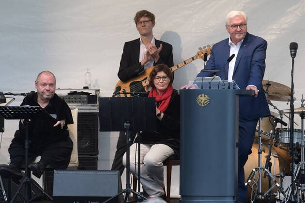 News Themen der Woche KW32 News Bilder des Tages 3. Jazzkonzert mit Thomas Quasthoff Frank-Walter Steinmeier, SPD, Bundespräsident Ansprache bei einem Jazzkonzert mit Thomas Quasthoff & Friends im SchlossGarten Bellevue in Berlin am 10.08.2021