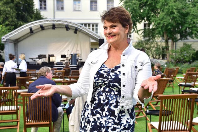 3. Jazzkonzert mit Thomas Quasthoff Gayle Tufts Frank-Walter Steinmeier, SPD, Bundespräsident Ansprache bei einem Jazzkonzert mit Thomas Quasthoff & Friends im SchlossGarten Bellevue in Berlin am 10.08.2021