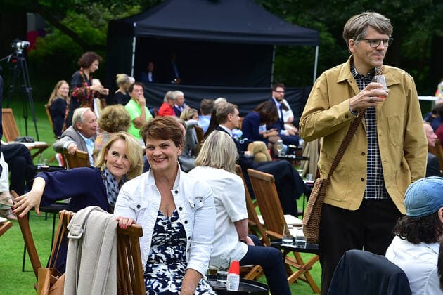 3. Jazzkonzert mit Thomas Quasthoff Katherine Mehrling, Gayle Tufts, Ehemann Lutz Gajewski Frank-Walter Steinmeier, SPD, Bundespräsident Ansprache bei einem Jazzkonzert mit Thomas Quasthoff & Friends im SchlossGarten Bellevue in Berlin am 10.08.2021
