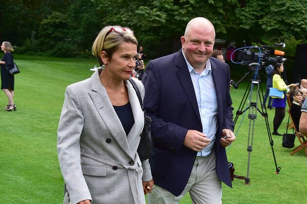 3. Jazzkonzert mit Thomas Quasthoff Joerg Thadeusz mit Begleitung Frank-Walter Steinmeier, SPD, Bundespräsident Ansprache bei einem Jazzkonzert mit Thomas Quasthoff & Friends im SchlossGarten Bellevue in Berlin am 10.08.2021