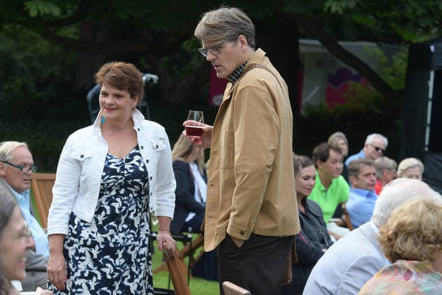 3. Jazzkonzert mit Thomas Quasthoff Gayle Tufts, Ehemann Lutz Gajewski Frank-Walter Steinmeier, SPD, Bundespräsident Ansprache bei einem Jazzkonzert mit Thomas Quasthoff & Friends im SchlossGarten Bellevue in Berlin am 10.08.2021
