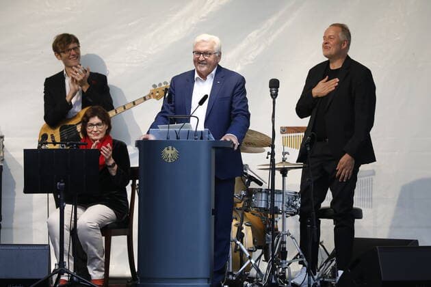 Deutschland, Berlin, Präsidentengarten von Schloss Bellevue, Ansprache Bundespräsident Frank-Walter Steinmeier bei einem Jazzkonzert mit Thomas Quasthoff & Friends