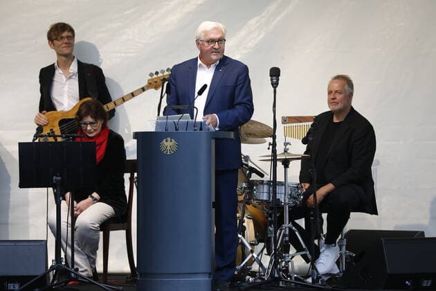 Deutschland, Berlin, Präsidentengarten von Schloss Bellevue, Ansprache Bundespräsident Frank-Walter Steinmeier bei einem Jazzkonzert mit Thomas Quasthoff & Friends