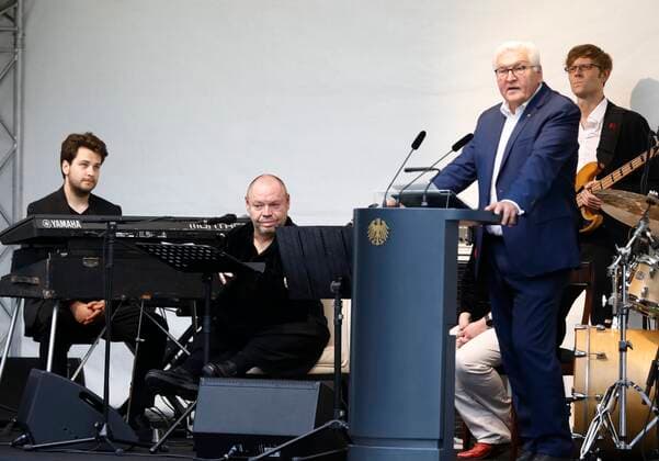 Deutschland, Berlin, Präsidentengarten von Schloss Bellevue, Ansprache Bundespräsident Frank-Walter Steinmeier bei einem Jazzkonzert mit Thomas Quasthoff & Friends