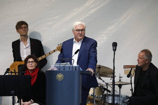 Deutschland, Berlin, Präsidentengarten von Schloss Bellevue, Ansprache Bundespräsident Frank-Walter Steinmeier bei einem Jazzkonzert mit Thomas Quasthoff & Friends