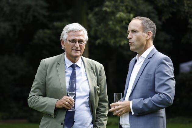 Peter Frey (L.) Chefredakteur des ZDF, Deutschland, Berlin, Präsidentengarten von Schloss Bellevue, Ansprache Bundespräsident Frank-Walter Steinmeier bei einem Jazzkonzert mit Thomas Quasthoff & Friends