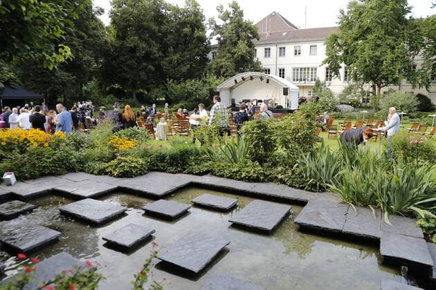 Deutschland, Berlin, Präsidentengarten von Schloss Bellevue, Ansprache Bundespräsident Frank-Walter Steinmeier bei einem Jazzkonzert mit Thomas Quasthoff & Friends