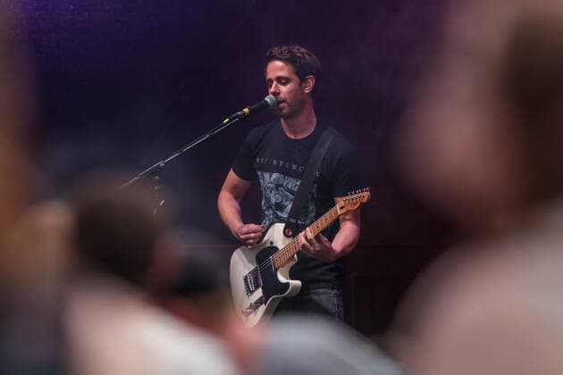 10.08.2021, Konzerte, Fotoaufnahmen vom Konzert der Band Montreal in der Kantine in Köln, Gitarrist Yonas Köln Kantine Köln NRW Deutschland xRHR-FOTO 219x