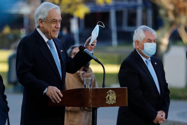 Santiago, August 11, 2021 The President of the Republic, Sebastan Pinera, accompanied by the Minister of Health, Enrique Paris, begins the process of vaccination with booster doses against Covid 19 Dragomir Yankovic Aton Chile, Santiago Chile Aton 533528  Copyright: DRAGOMIRxYANKOVIC ATONxCHILE