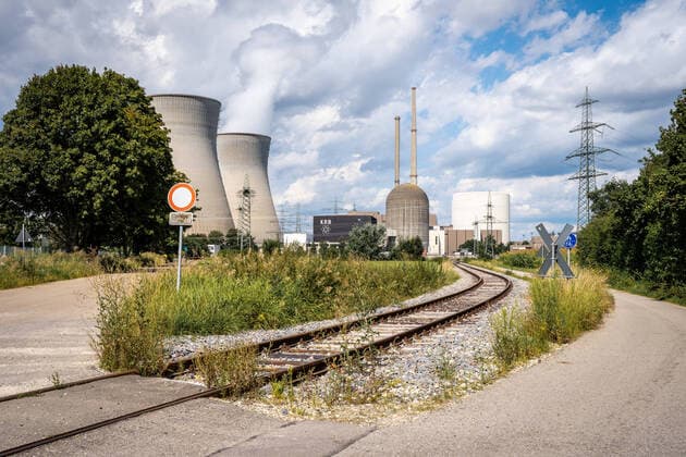 IMAGO Nature: Unsere Erde, Energiequellen, Kernenergie Grundremmingen, Bavaria, Germany - 11 August 2021: Cooling towers of the nuclear power plant in the district of Günzburg KRB ( Grundremmingen nuclear power plant in Bavaria ) *** Kühlturme des AKW Atomkraftwerk im Landkreis Günzburg KRB ( Kernkraftwerk Grundremmingen in Bayern )