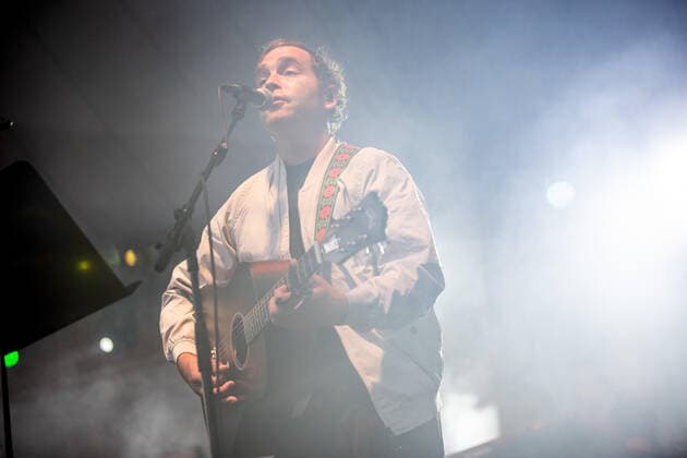 Hamburg, 11. August 2021 - WiebuschBosseUhlmann (Marcus Wiebusch, Axel Aki Bosse und Thees Uhlmann) bei einem Konzert auf der Freilichtbühne im Hamburger Stadtpark