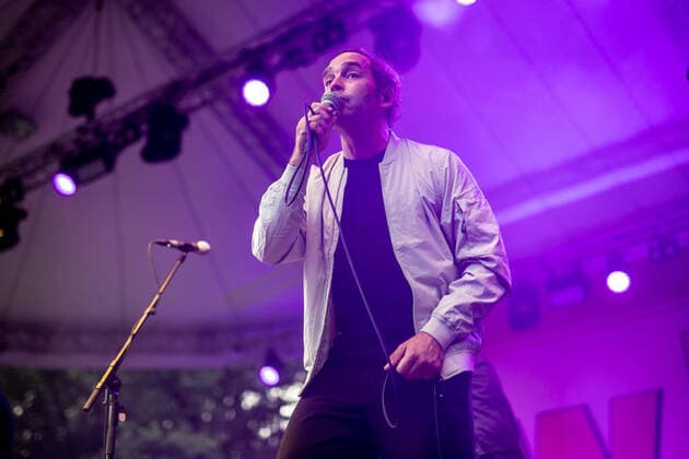 Hamburg, 11. August 2021 - WiebuschBosseUhlmann (Marcus Wiebusch, Axel Aki Bosse und Thees Uhlmann) bei einem Konzert auf der Freilichtbühne im Hamburger Stadtpark