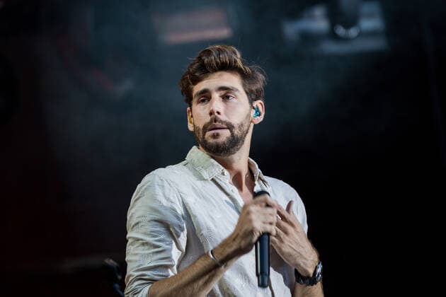Erster Live Auftritt in Deutschland des spanisch-deutschen Popsängers Alvaro Soler mit der Mar de Colores European Tour auf dem Kunst!Rasen Bonn, 11.08.2021 veranstaltet von der E.L.Hartz Promotion GmbH Bonn Gronau NRW Deutschland