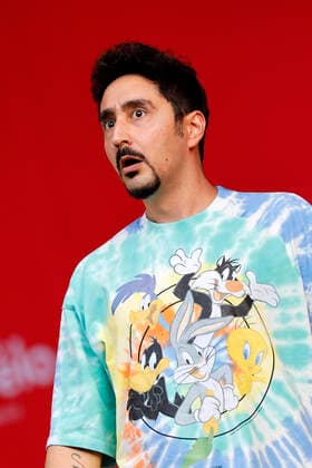 Eko Fresh beim Benefizkonzert für die Opfer der Flutkatastrophe an der Südbrücke. Köln, 11.08.2021