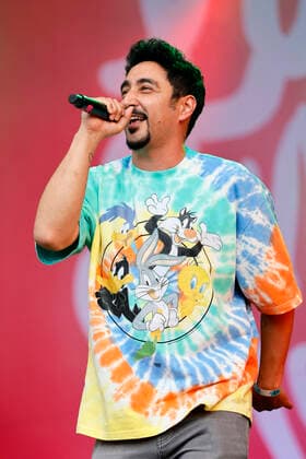 Eko Fresh beim Benefizkonzert für die Opfer der Flutkatastrophe an der Südbrücke. Köln, 11.08.2021
