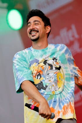 Eko Fresh beim Benefizkonzert für die Opfer der Flutkatastrophe an der Südbrücke. Köln, 11.08.2021