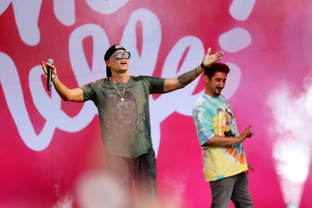 Dante Thomas und Eko Fresh beim Benefizkonzert für die Opfer der Flutkatastrophe an der Südbrücke. Köln, 11.08.2021