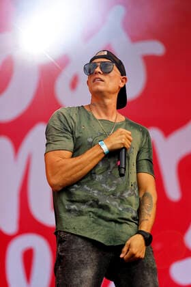 Dante Thomas beim Benefizkonzert für die Opfer der Flutkatastrophe an der Südbrücke. Köln, 11.08.2021