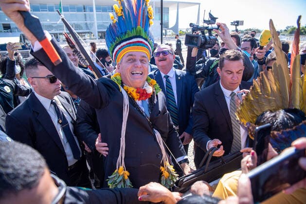 Bilder des Jahres 2021, News 08 August News Themen der Woche KW32 News Bilder des Tages BRASÍLIA, DF - 12.08.2021: BOLSONARO RECEBE APOIADORES INDÍGENAS - This Thursday (12), President Jair Bolsonaro receives indigenous supporters at Praça dos Três Poderes. x2106104x  AntonioxMolina