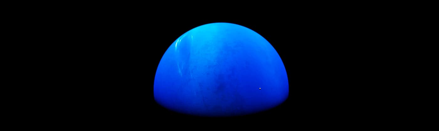 IMAGO Creative: Planeten im Sonnensystem Neptun - Symbolbilder Gas giant Neptune in space with moons and atmosphere concept panoramic 4050_rf_23_fi_img_0406