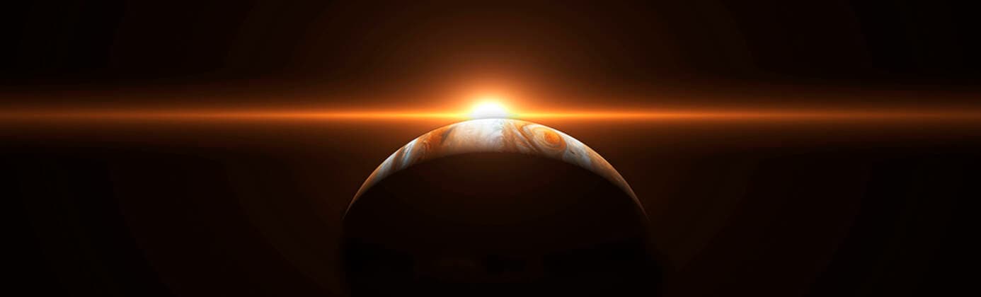 IMAGO Creative: Planeten im Sonnensystem Jupiter - Symbolbilder Dramatic sunrise with flare over the gas giant Jupiter in space concept panoramic 4050_rf_23_fi_img_0425