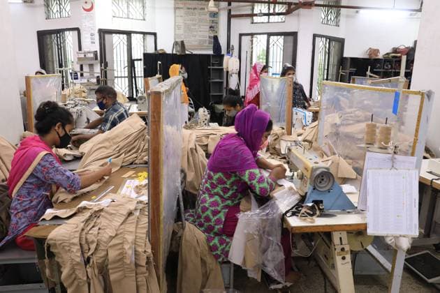 Textile Factories Resume Production Amid Covid-19 Lockdown DHAKA, BANGLADESH - AUGUST 12: A woman manufactures clothes in a textile factory in the Gazipur industrial zone on the outskirts of Dhaka. Despite the lockdown measures, imposed across the country by the coronavirus, Bangladeshi textile factories have resumed production of clothing, which They supply the most important brands in the world and represent 84% of the country s total exports. Bangladesh is one of the largest textile exporters in the world employing more than 4 million people, most of them women. Bangladesh s labor force is one of the cheapest in the region, and as a result, it has achieved an advantageous position over other areas in the global textile market. On August Copyright: xHabiburxRahmanx EYEPIXGROUP_HR_12082021_11938