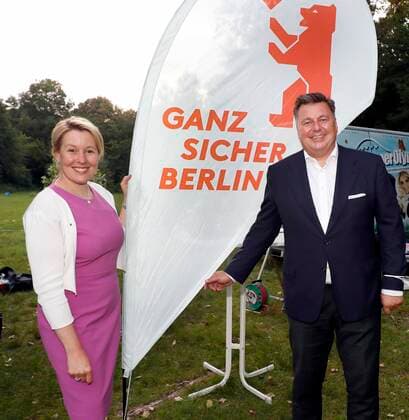 Franziska Giffey und der Berliner Innensenator Andreas Geisel beim SPD Sommerfest im Strandbad Berlin Luebars. *** Franziska Giffey and Berlin Senator of the Interior Andreas Geisel at the SPD summer party at the lido Berlin Luebars
