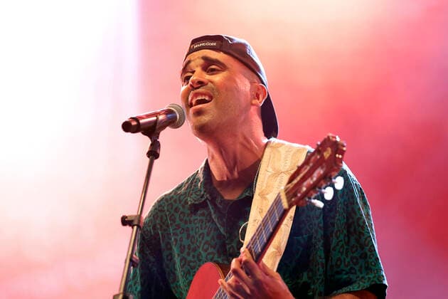 Patrice Bart-Williams (Patrice) beim Benefizkonzert für die Opfer der Flutkatastrophe an der Südbrücke. Köln, 12.08.2021