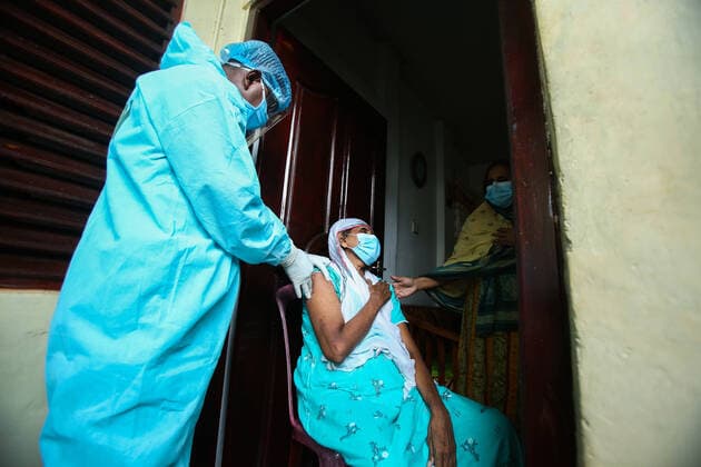 August 13, 2021, colombo, Sri Lanka: Sri Lankan army health official inoculates a woman with a dose of the Covid-19 coronavirus during a mobile vaccination drive in Colombo on August 13, 2021. colombo Sri Lanka. - ZUMAd152 20210813_znp_d152_005 Copyright: xPradeepxDambaragex
