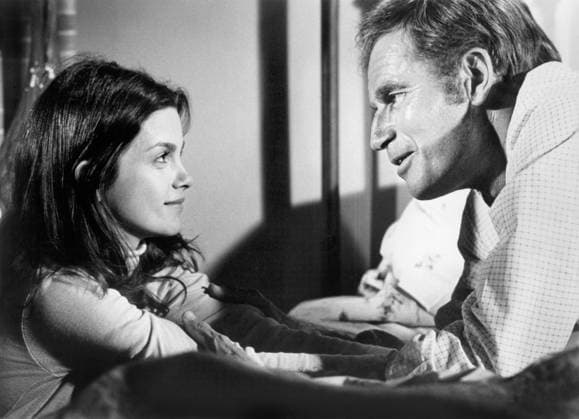 June 14, 2020, USA: Genevieve Bujold, Charlton Heston, on-set of the Film, Earthquake , Universal Pictures, 1974 USA - ZUMAg145 20200614_zza_g145_004 Copyright: xJtxVintagex