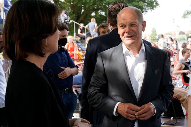Annalena Baerbock und Olaf Scholz bei der Veranstaltung Frauen Stimmen Gewinnen im Hans Otto Theater. Potsdam, 13.08.2021