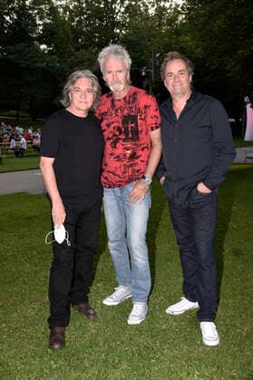 Peter Howarth, Pete Lincoln und Mick Wilson von Frontm3n beim Open Air Konzert im Kurpark in Bad Aibling. 13.08.2021